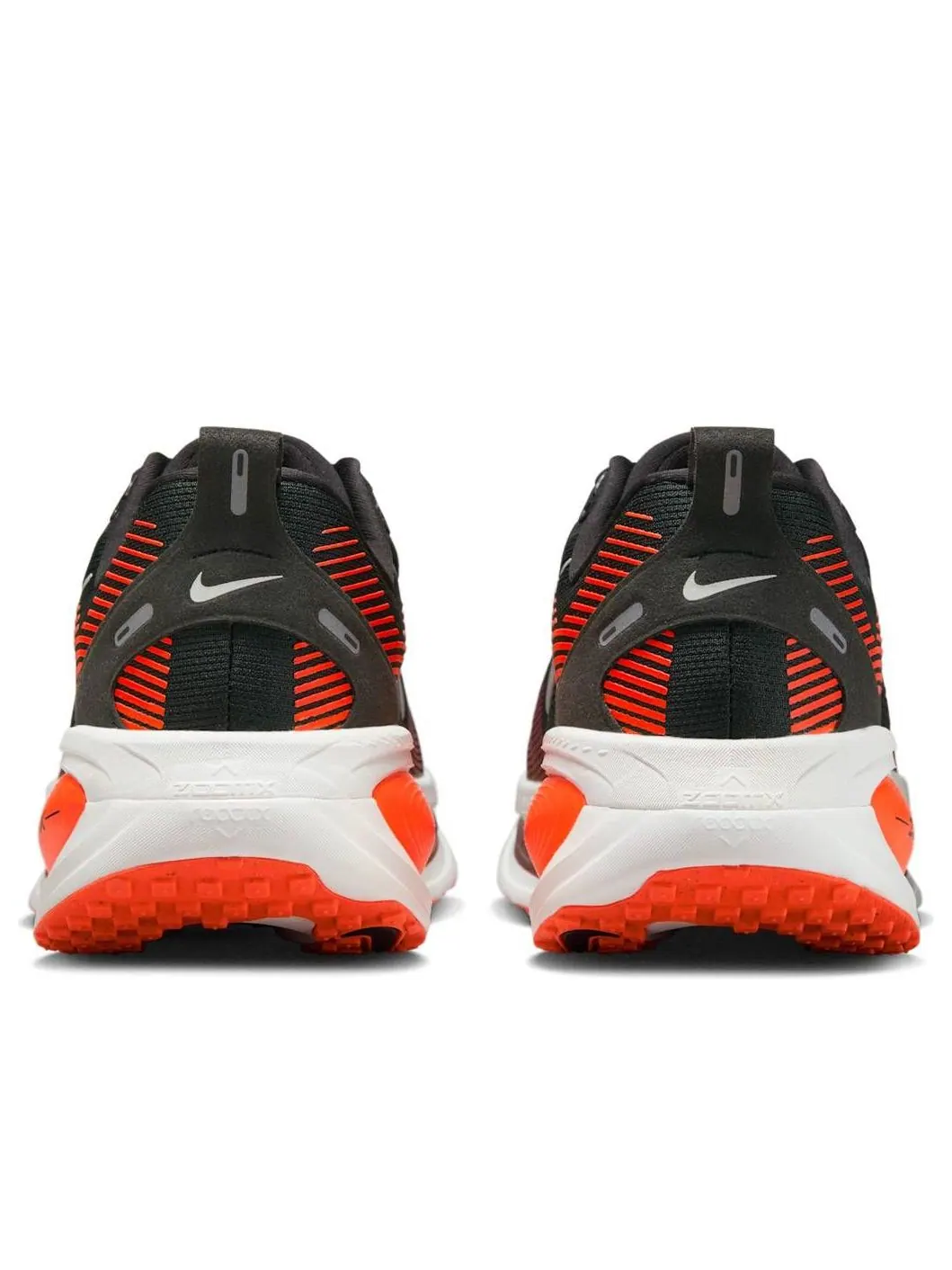 Кроссовки Nike Vomero 18 Extra Wide 'Black Bright Crimson' — изображение 3 из 6