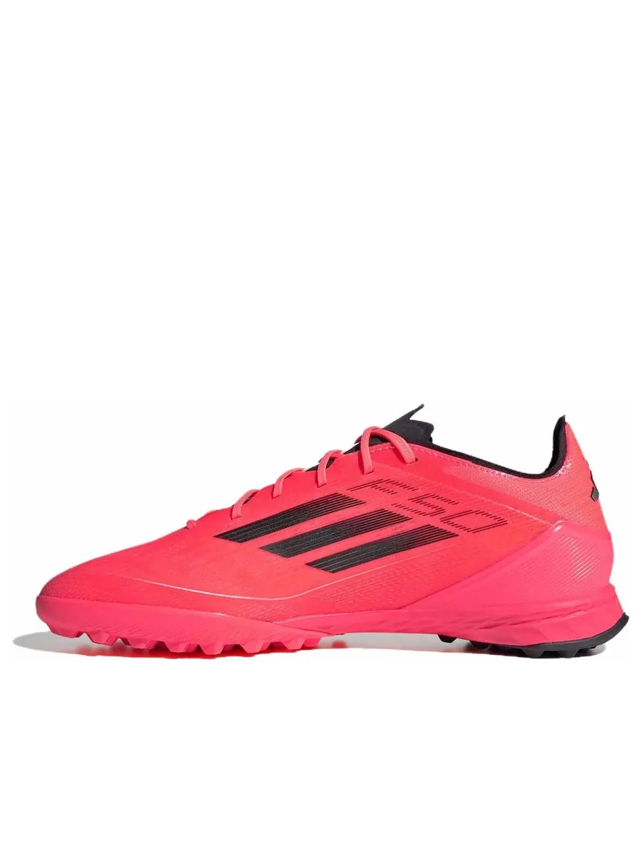 Кроссовки adidas F50 Pro Turf 'Turbo Aurora Black Platinum Metallic' — изображение 2 из 5, розовый
