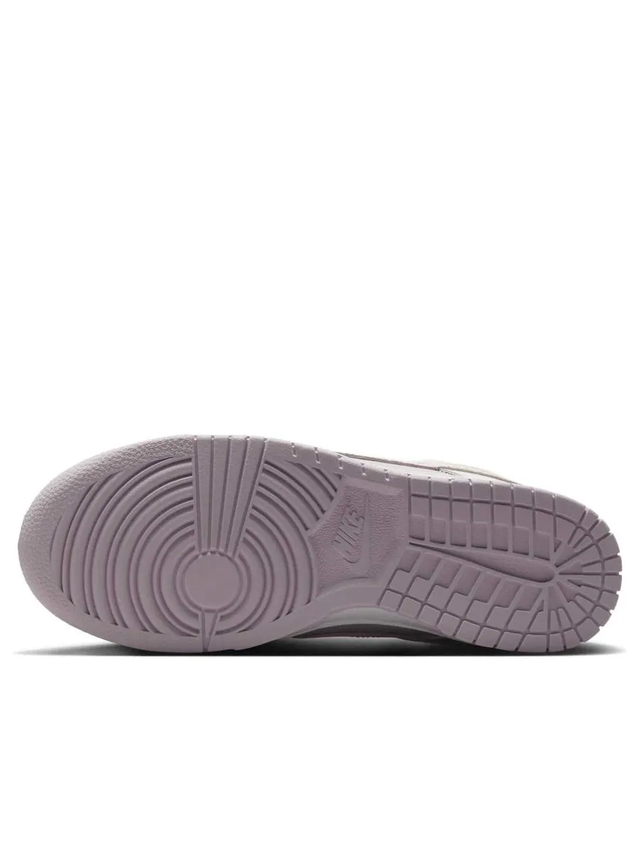 Кроссовки (WMNS) Nike Dunk Low 'Platinum Violet Sail' — изображение 6 из 6, бежевый