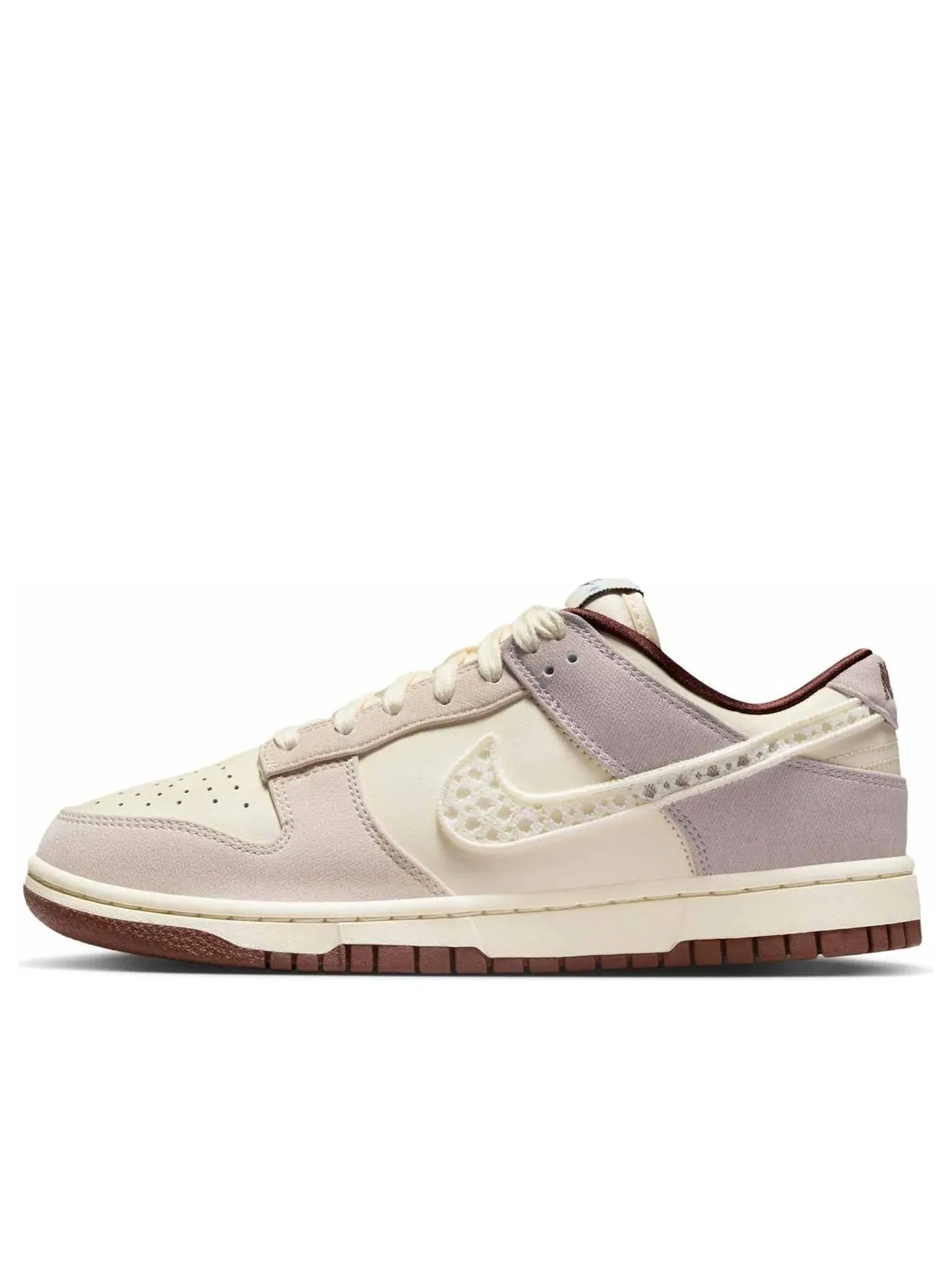 Кроссовки (WMNS) Nike Dunk Low 'Crochet Swoosh' — изображение 1 из 6, бежевый