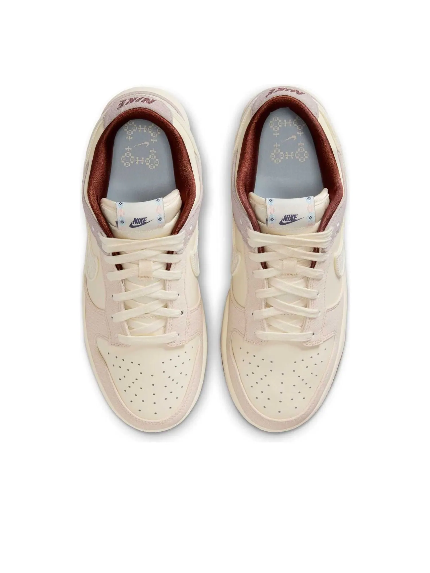 Кроссовки (WMNS) Nike Dunk Low 'Crochet Swoosh' — изображение 2 из 6, бежевый