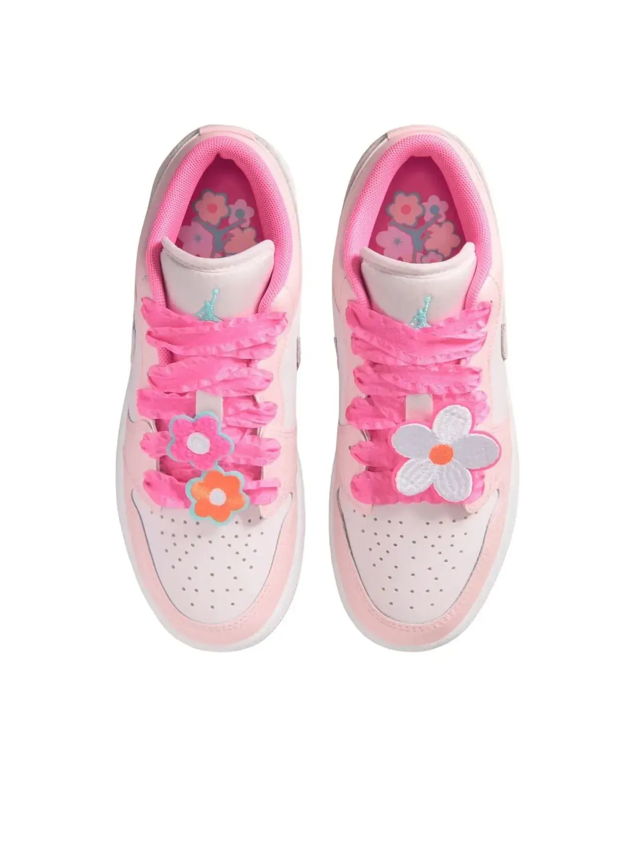 Кроссовки (GS) Air Jordan 1 Low 'Flowers Bloom' — изображение 3 из 5, розовый