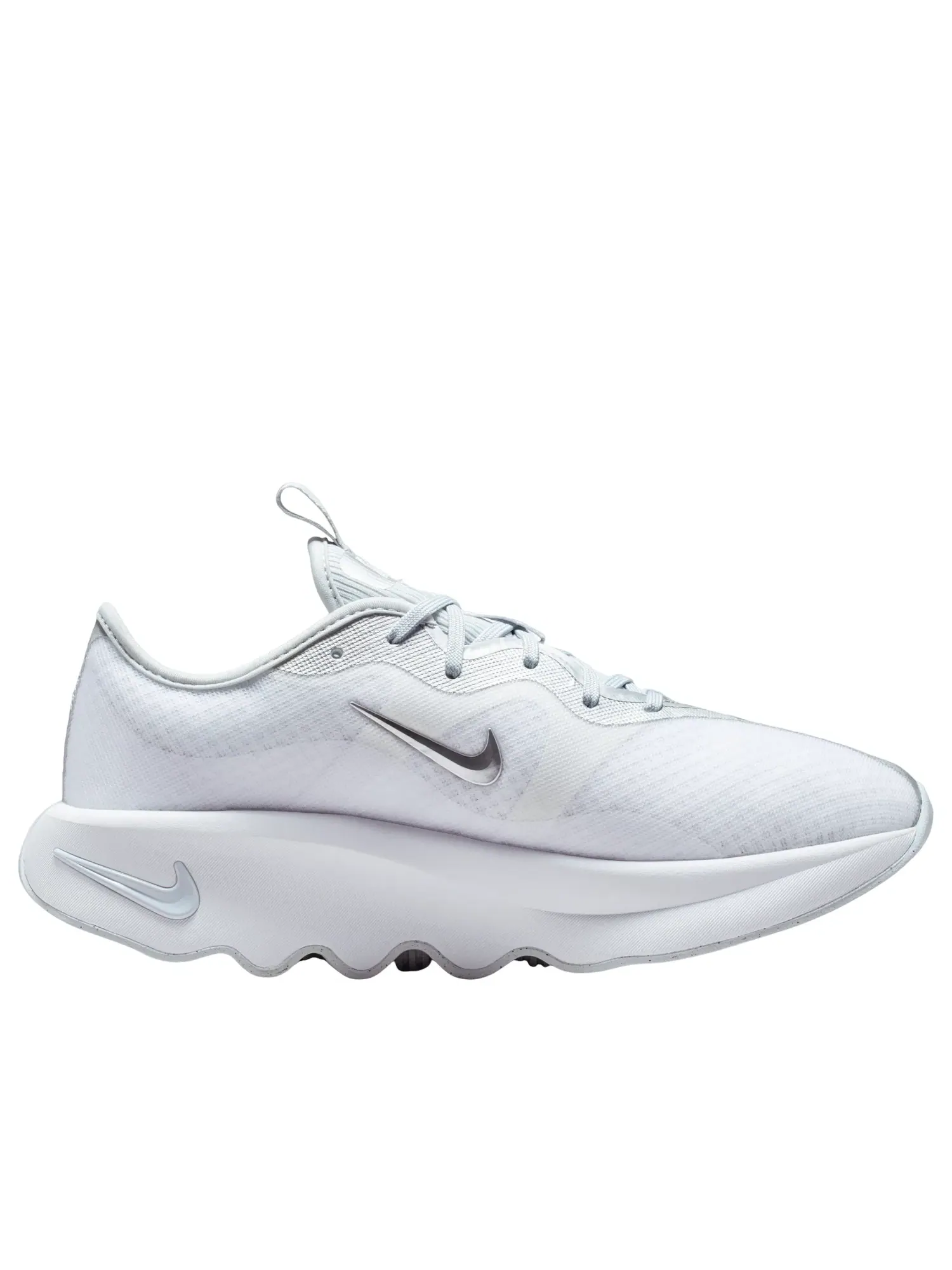 Женские кроссовки для бега с закрытой шнуровкой Motiva White Metallic Silver Nike — изображение 2 из 7, белый
