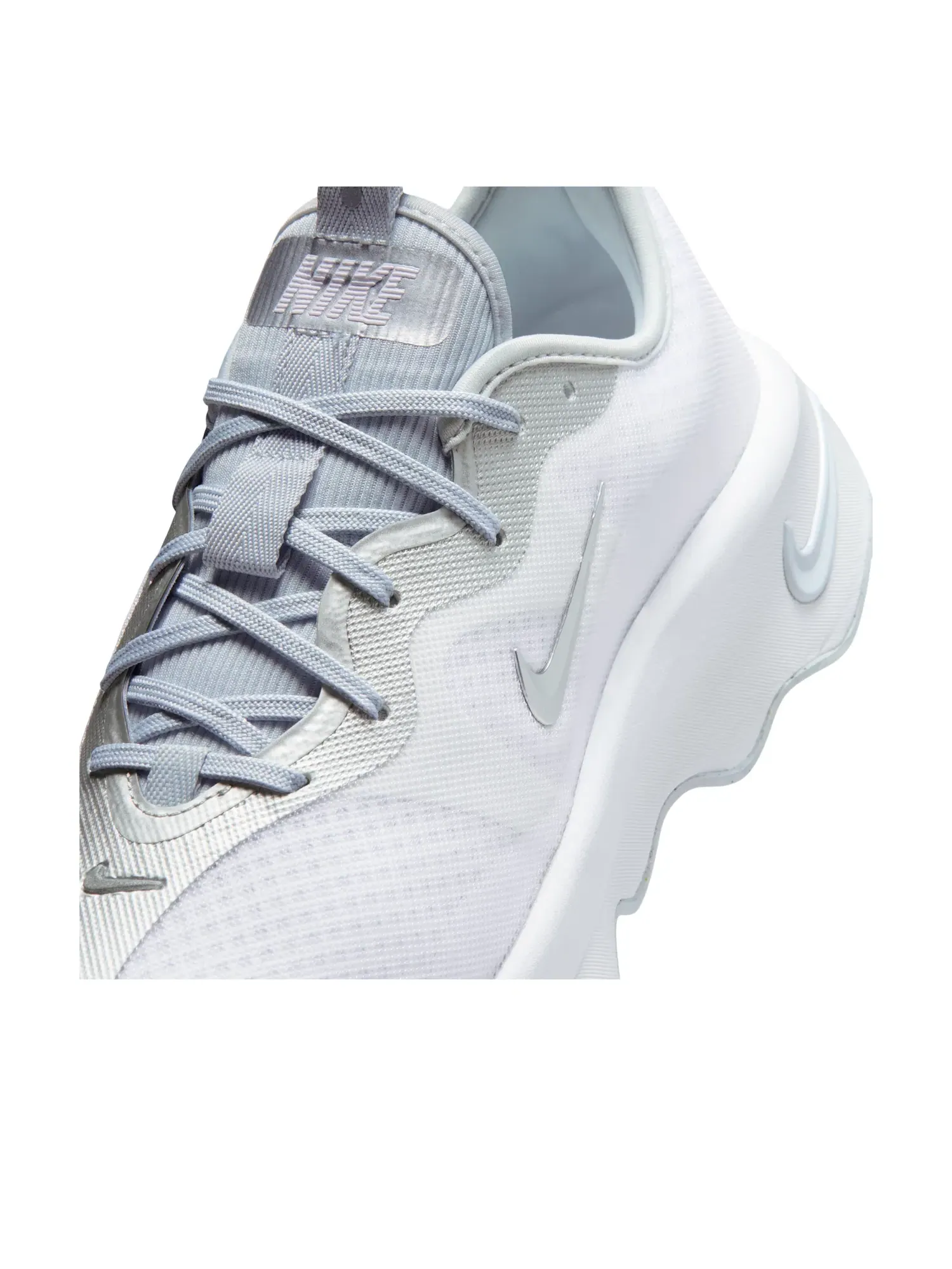 Женские кроссовки для бега с закрытой шнуровкой Motiva White Metallic Silver Nike — изображение 6 из 7, белый