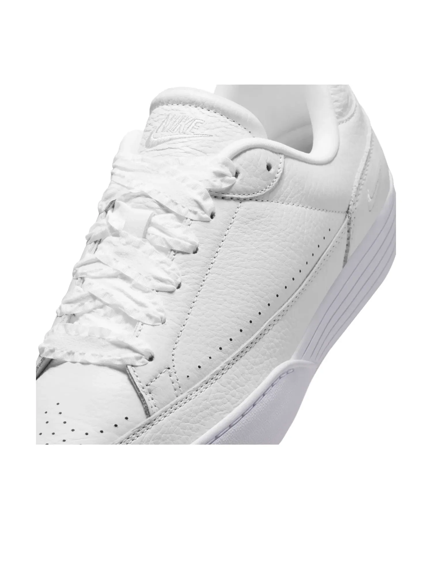 Женские кроссовки Nike Tennis Classic IM5955-101 — изображение 6 из 7, белый