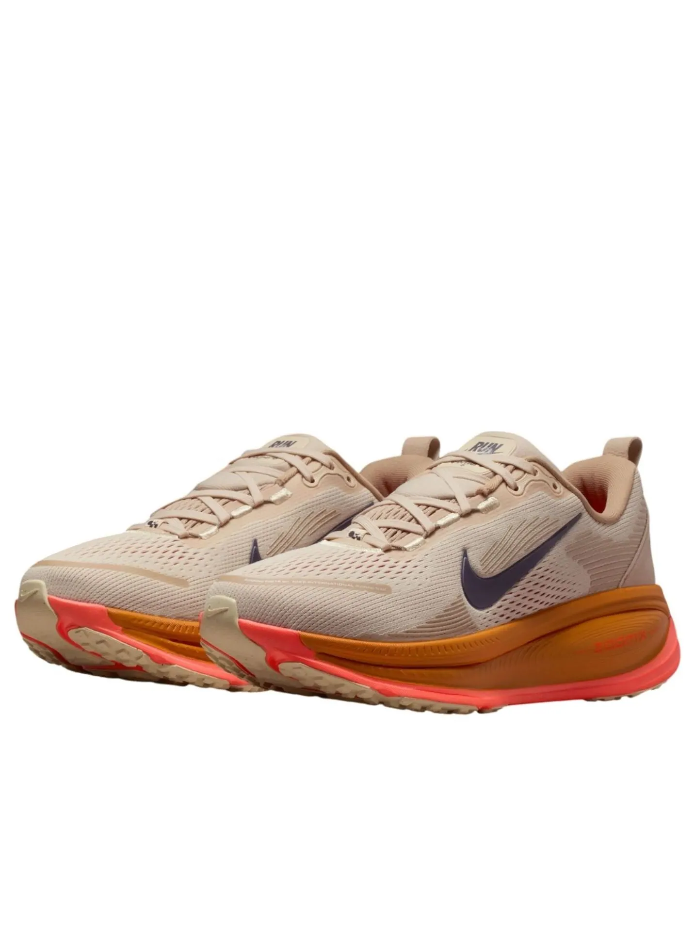 Кроссовки Nike Vomero 18 'Running Poets' — изображение 3 из 6, бежевый