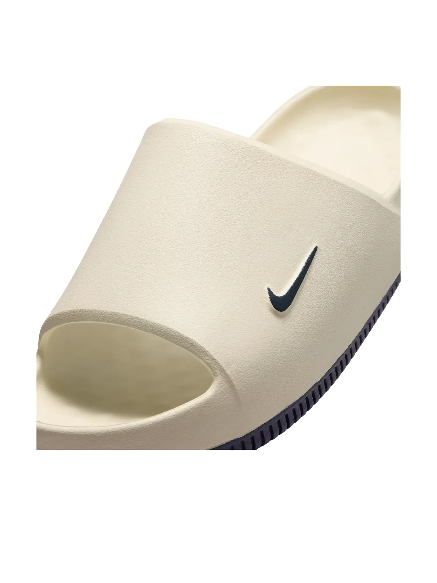 Шлепанцы Nike Calm NFL 'New England Patriots' IM7339-100 — изображение 5 из 6, бежевый