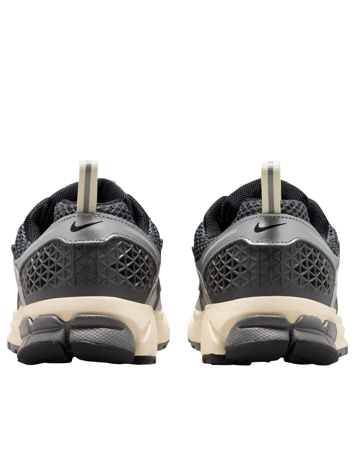 Детские кроссовки Nike Air Zoom Vomero 5 Iron Grey Coconut Milk Chrome — изображение 3 из 6, серый