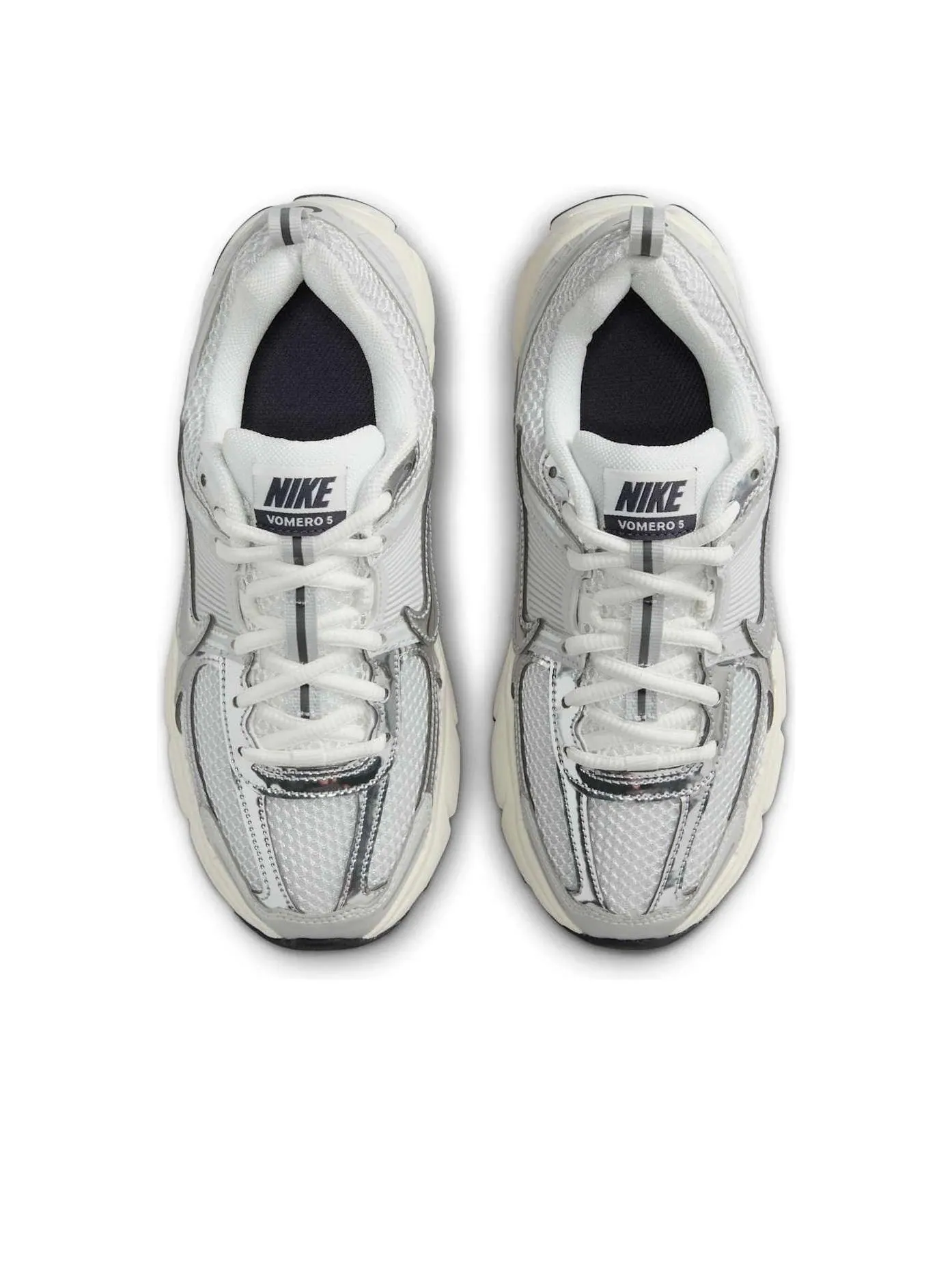 Кроссовки (GS) Nike Vomero 5 'Photon Dust Chrome' — изображение 2 из 6, серебряный