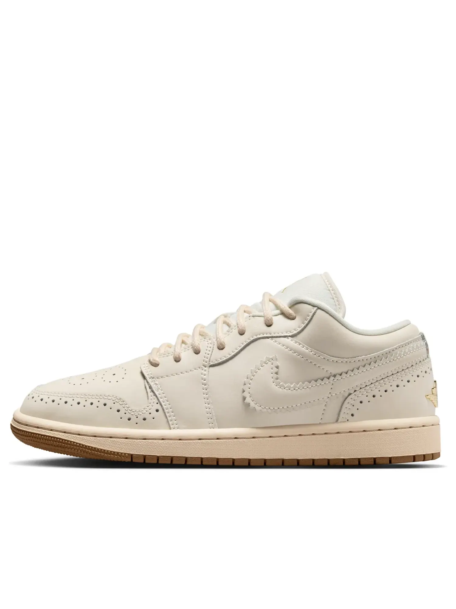 Женские кроссовки с кожаным верхом Air Jordan 1 Low Brogue Soft Pearl — изображение 1 из 6, бежевый