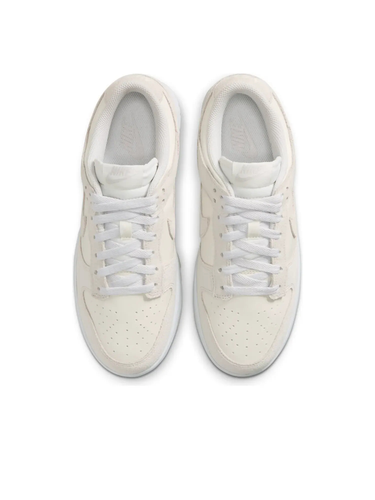 Кроссовки (WMNS) Nike Dunk Low Suede 'Sail Vast Grey' — изображение 2 из 7, белый