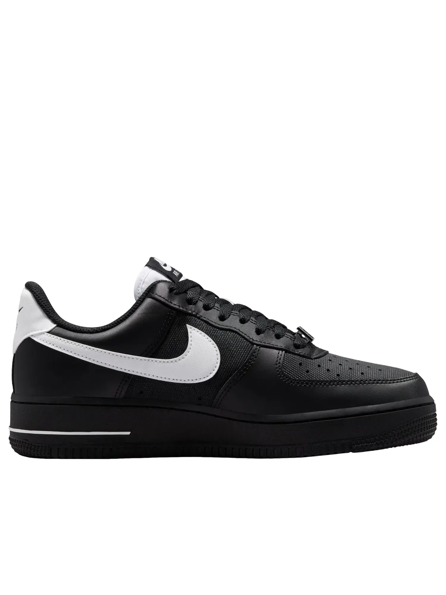 Женские кроссовки с кожаным верхом Nike Air Force 1 '07 SE Black White — изображение 2 из 7, черный
