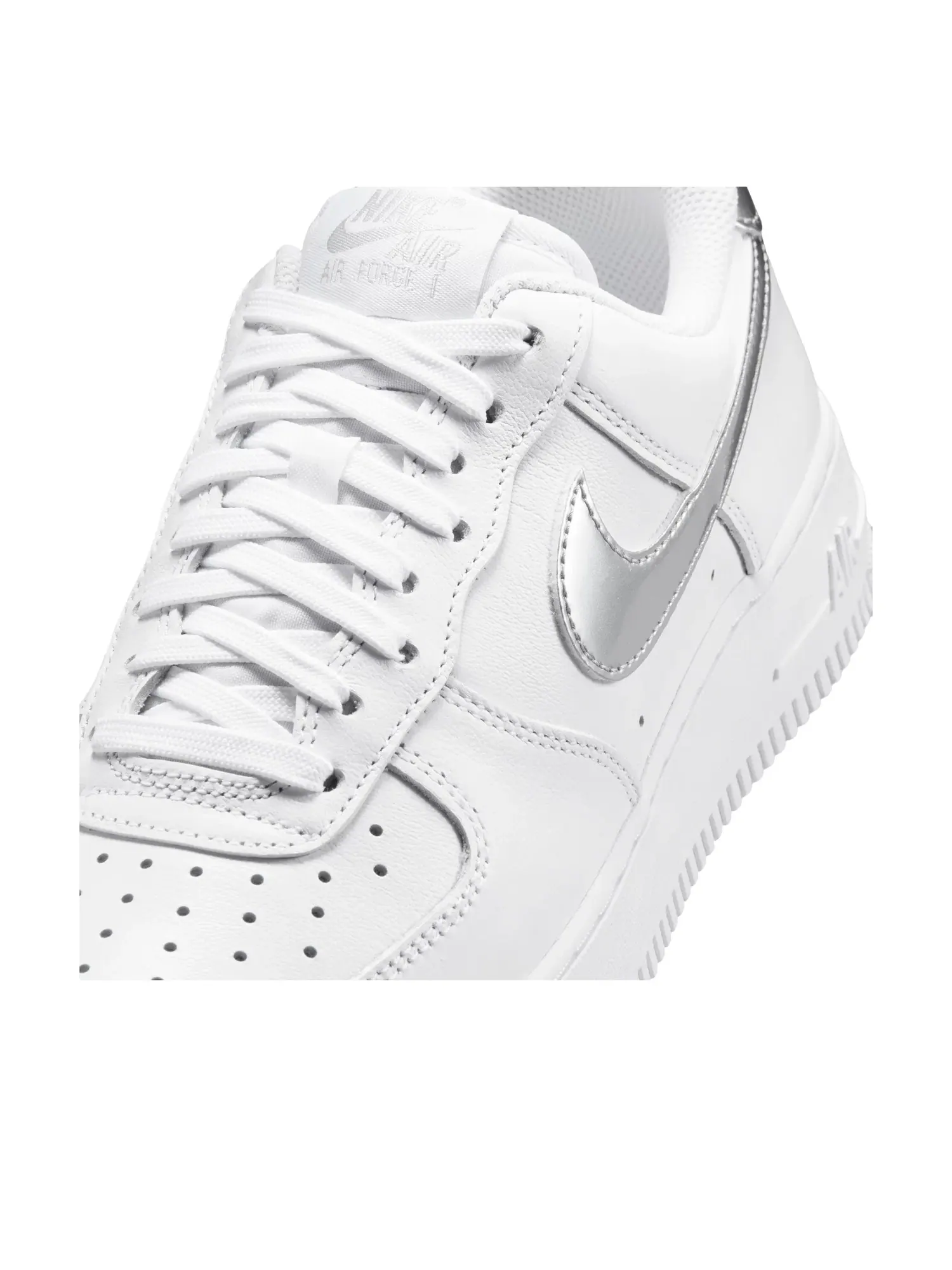 Женские кроссовки с кожаным верхом Air Force 1 '07 SE Nike — изображение 6 из 7, белый