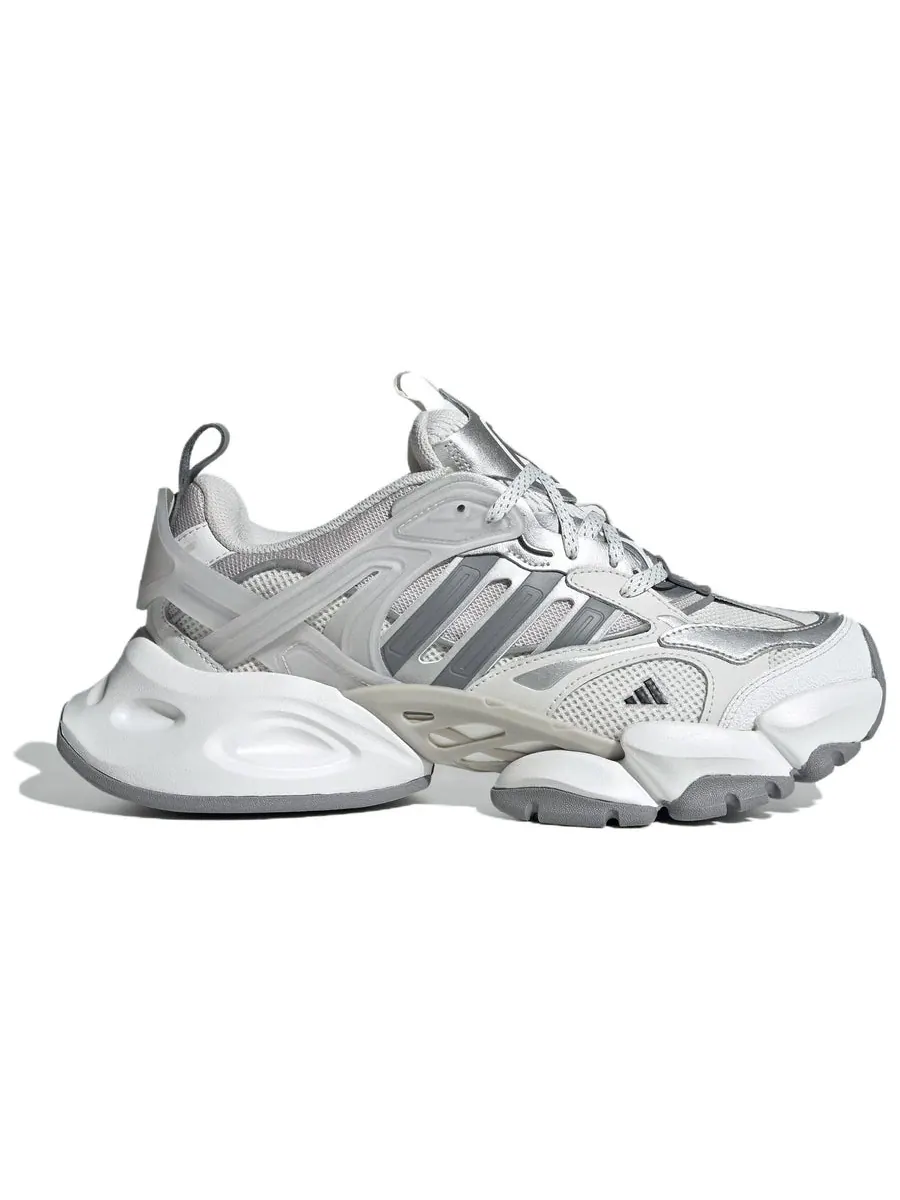 Кроссовки adidas XLG Runner Deluxe 'Grey Silver' — изображение 2 из 6, серый
