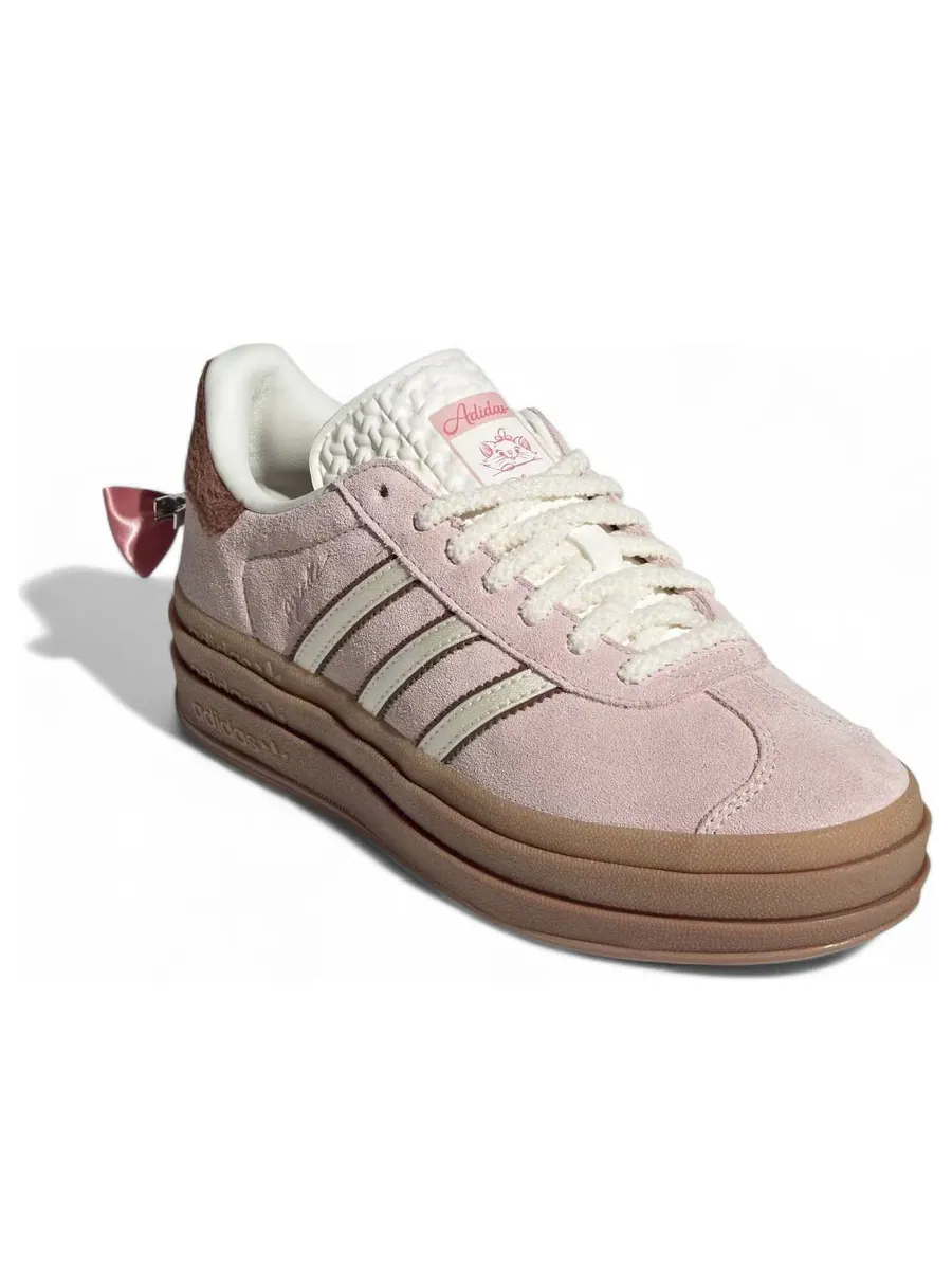 Кроссовки (WMNS) adidas x Disneys The Aristocats Marie Gazelle Bold 'Sandy Pink' — изображение 3 из 6, розовый