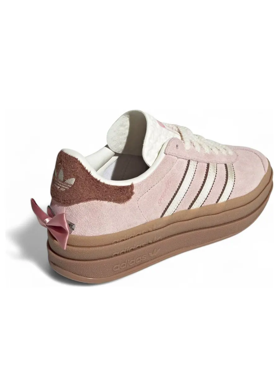 Кроссовки (WMNS) adidas x Disneys The Aristocats Marie Gazelle Bold 'Sandy Pink' — изображение 4 из 6, розовый