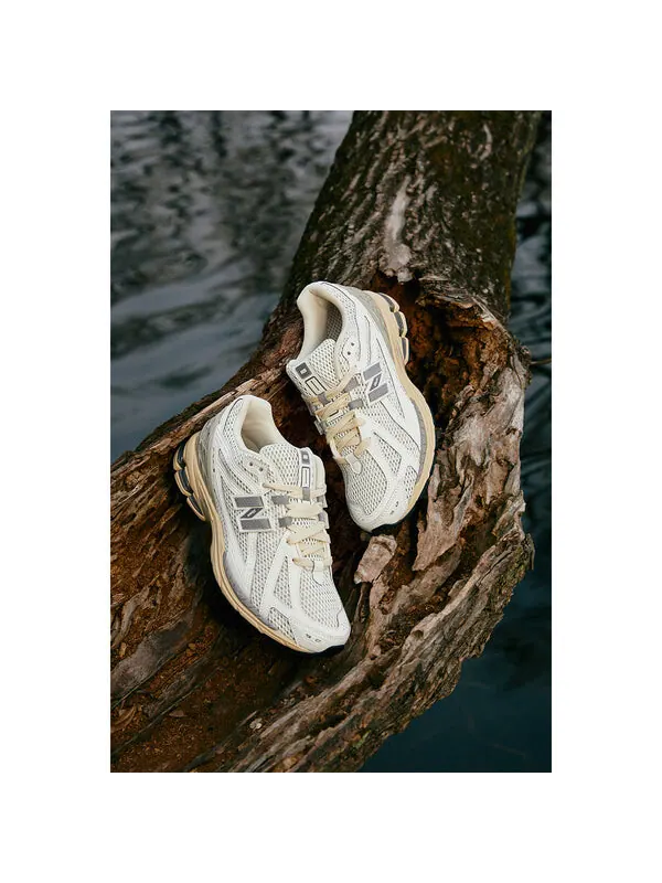 Кроссовки New Balance 1906R — изображение 3 из 5, белый/серый