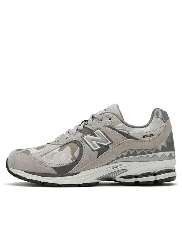 Кроссовки bape x 2002r New Balance — изображение 1 из 4, серый/серебристый