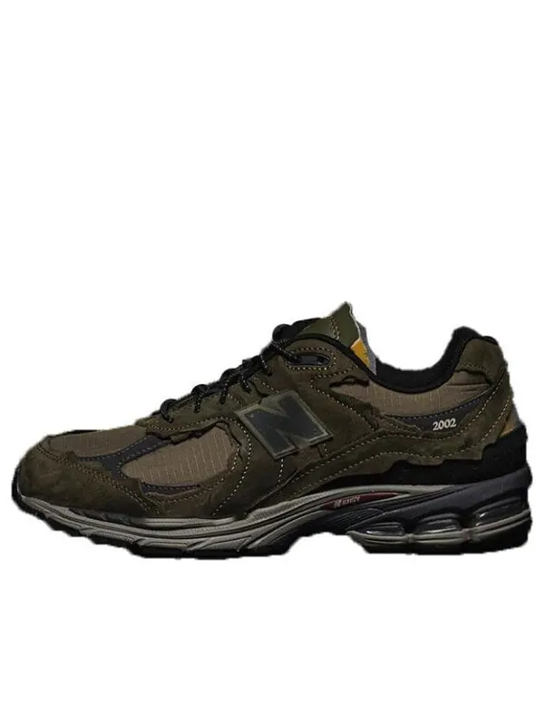 Кроссовки 2002r 'protection pack - olive' New Balance — изображение 1 из 4, темный/серый/черный