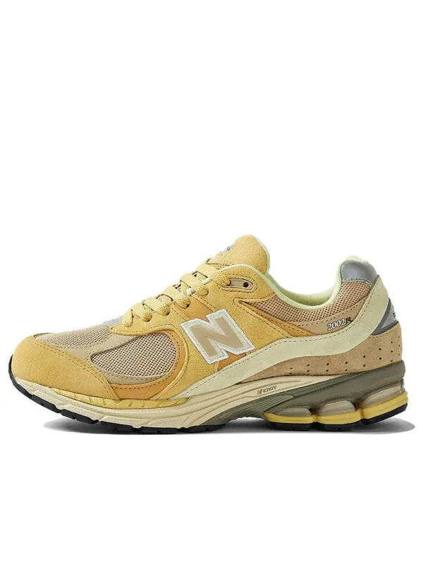 Кроссовки auralee x 2002r New Balance — изображение 1 из 3, белый/желтый