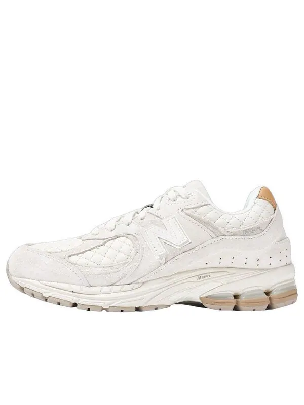 Кроссовки 2002r 'quilted white' New Balance — изображение 1 из 4, белый//бежевый