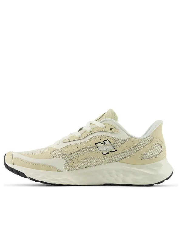 Кроссовки свежая пена arishi v4 New Balance — изображение 1 из 4, бежевый/белый/черный