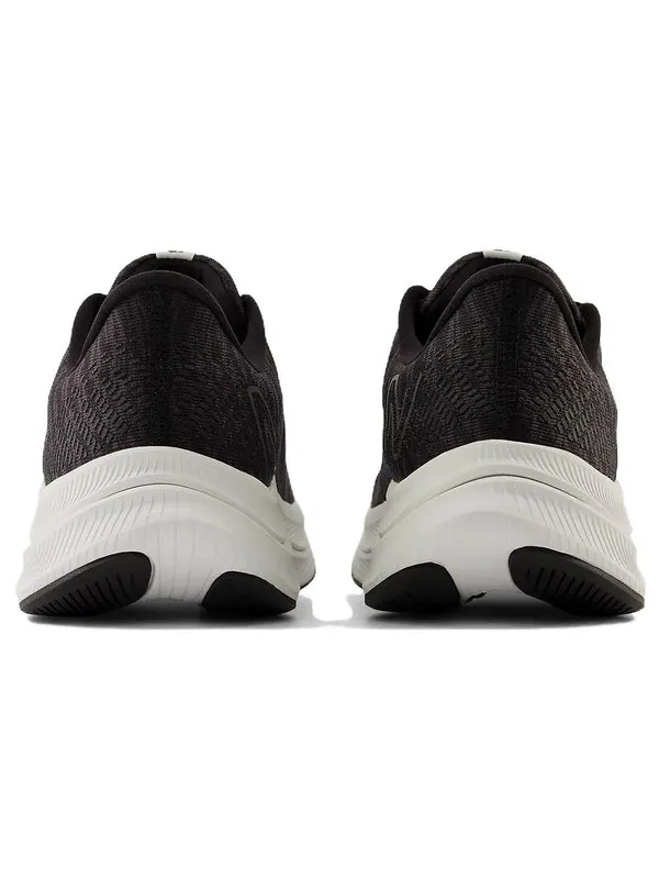 Кроссовки fuelcell propel v4 'black white' New Balance — изображение 3 из 4, черный/белый