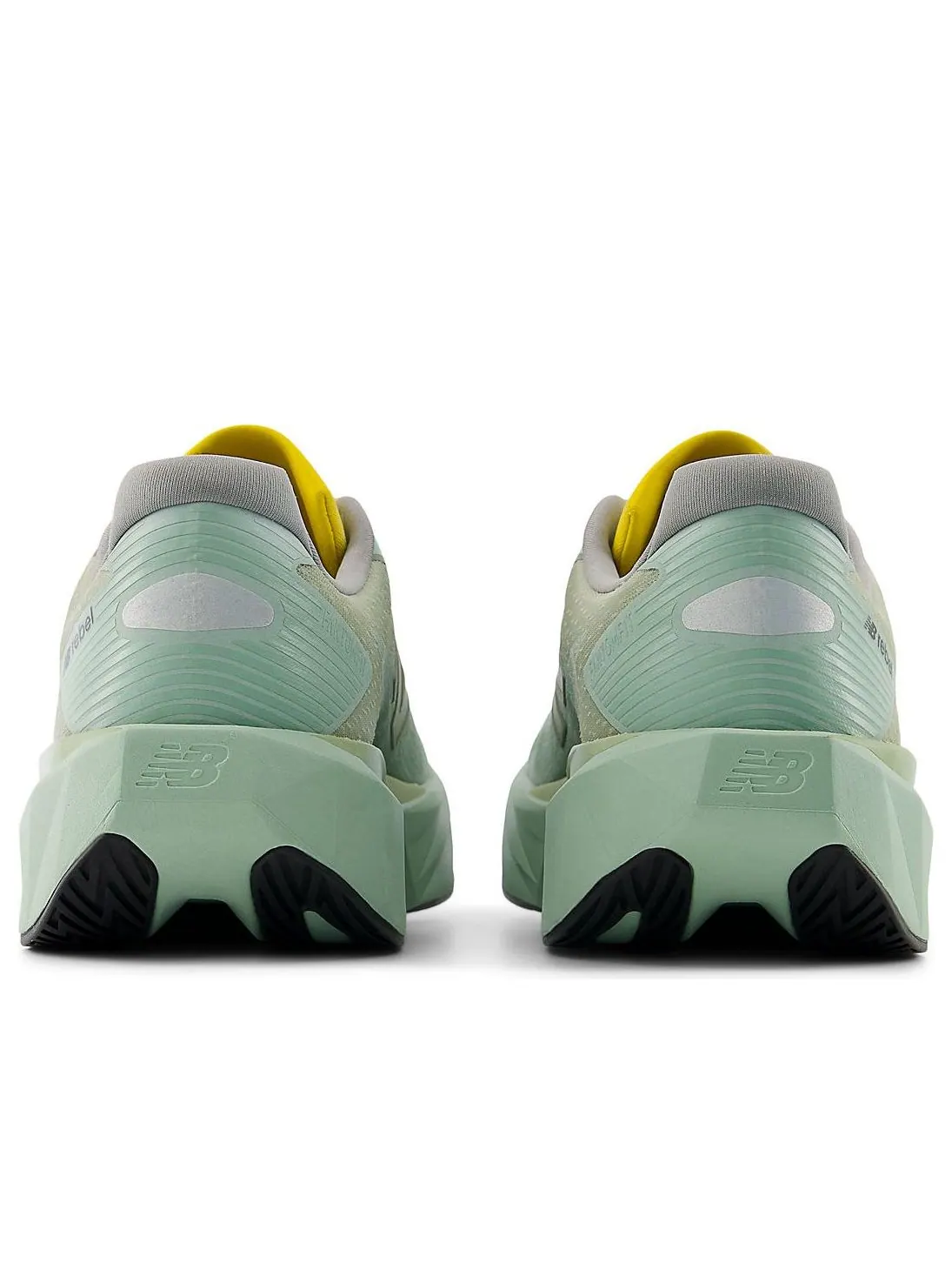 Кроссовки New Balance FuelCell Rebel v5 'Garter Snake Mosaic Green Lemon' — изображение 2 из 6, зеленый