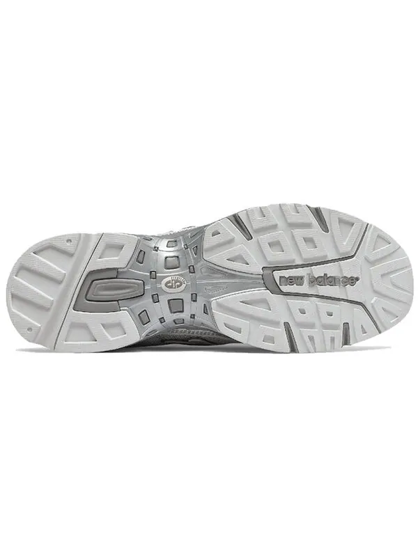 Кроссовки 827 New Balance — изображение 4 из 4, серый
