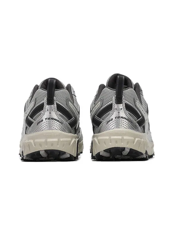Кроссовки 410 v5 New Balance — изображение 4 из 4, серебристый/черный