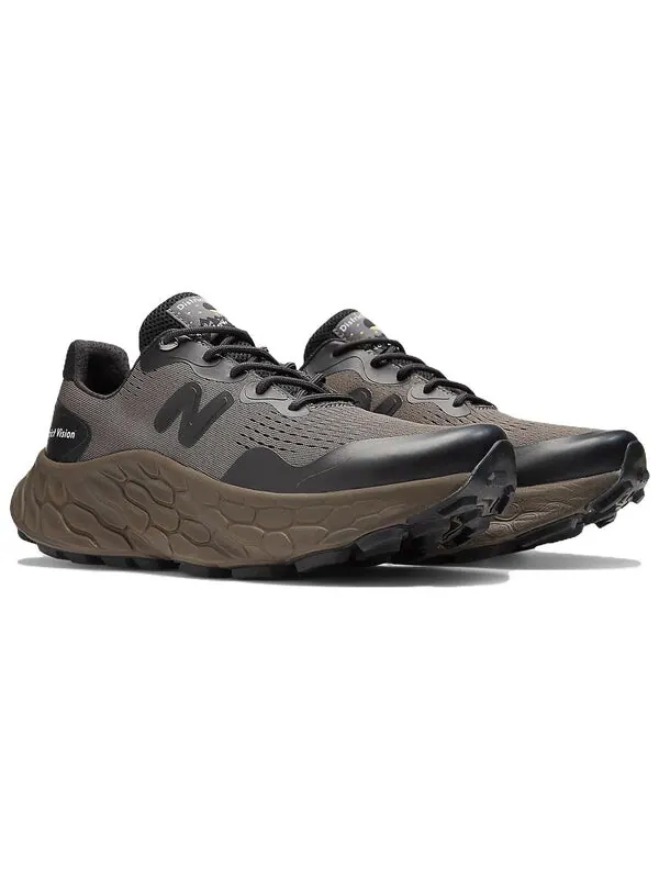 Кроссовки x district vision x fresh foam x more trail v3 shoes New Balance — изображение 2 из 4, серый/черный/коричневый