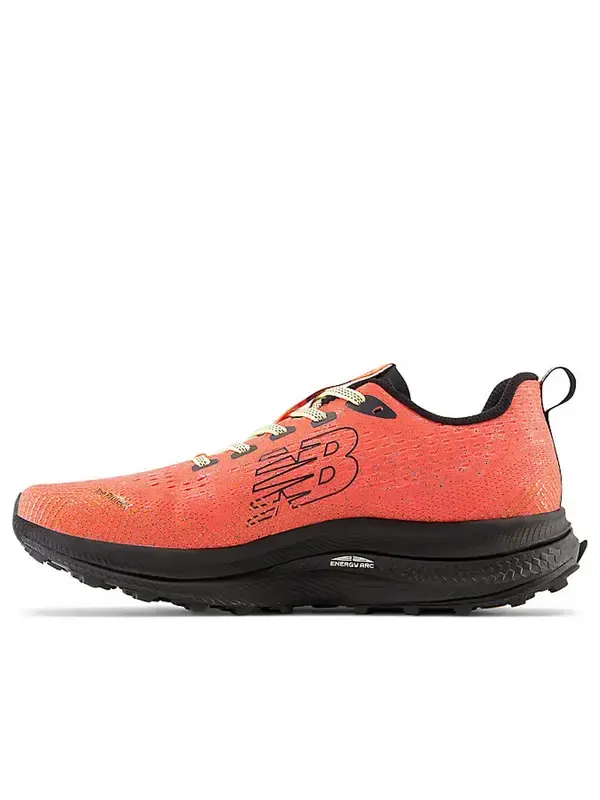 Кроссовки fuelcell supercomp trail New Balance — изображение 1 из 4, неоновый черный