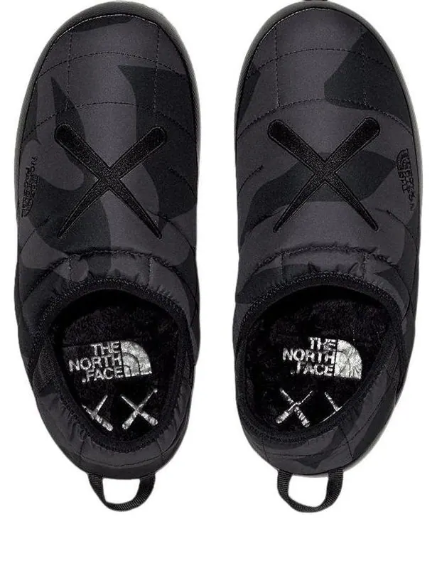 Кроссовки x kaws thermoball traction 'kw tnf black nutse print' The North Face — изображение 3 из 4, черный