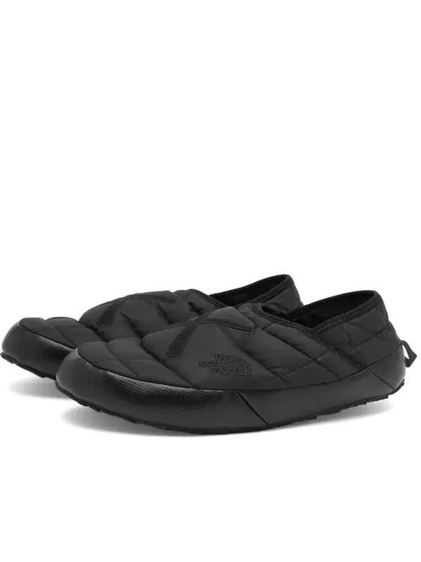 Кроссовки x kaws thermoball traction 'kw tnf black nutse print' The North Face — изображение 2 из 4, черный