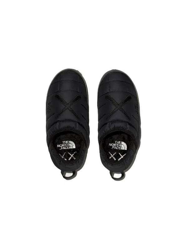 Кроссовки x kaws thermoball traction 'kw tnf black nutse print' The North Face — изображение 4 из 4, черный