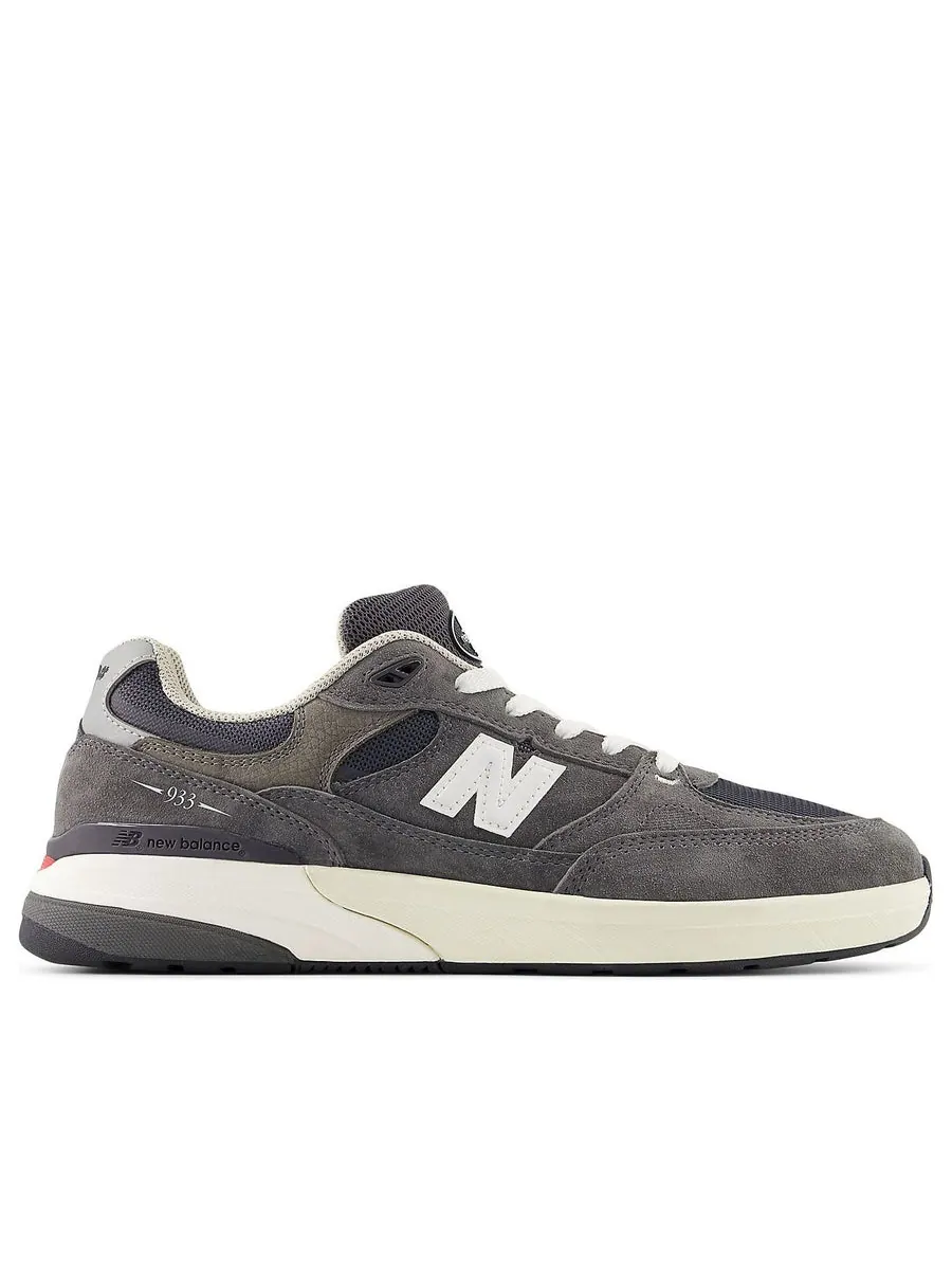 Кроссовки New Balance Numeric 933 'Andrew Reynolds Grey' — изображение 2 из 6, серый