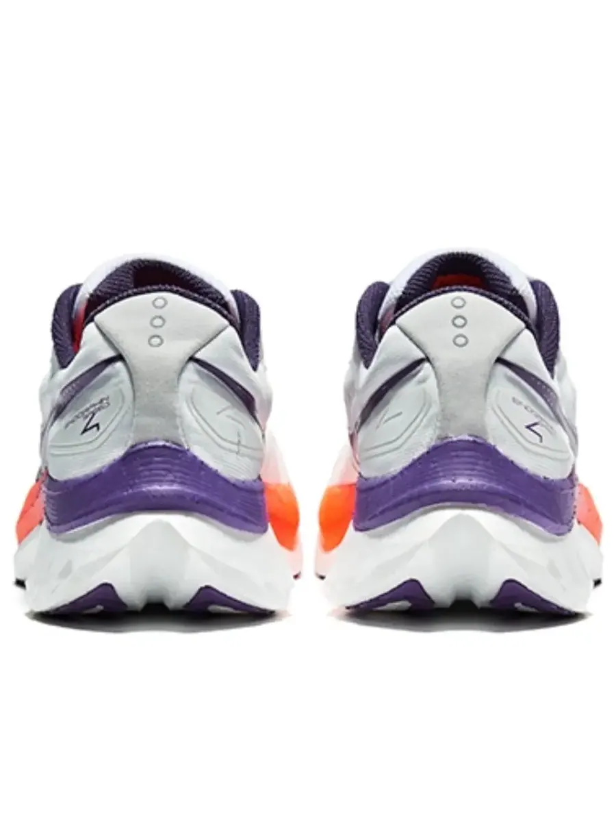 Кроссовки Saucony Endorphin Speed 4 'White ViZiOrange' — изображение 4 из 5, белый