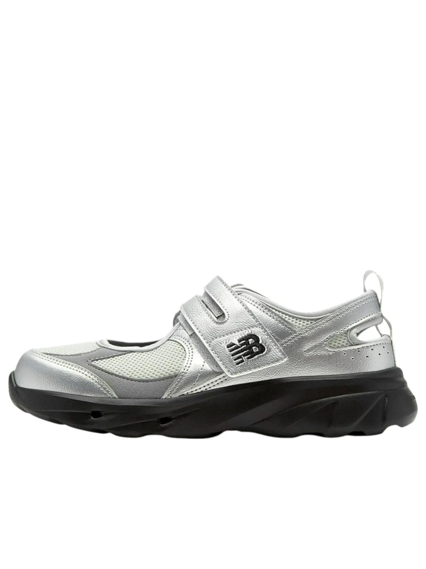 Сандалии New Balance Breeze 'Metallic Silver' — изображение 1 из 6, серебряный