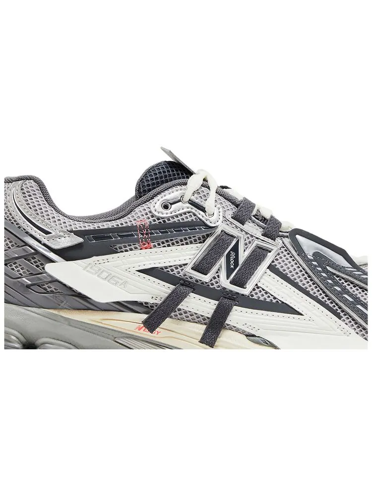 Кроссовки New Balance 1906A серого цвета — изображение 2 из 4, серый красный