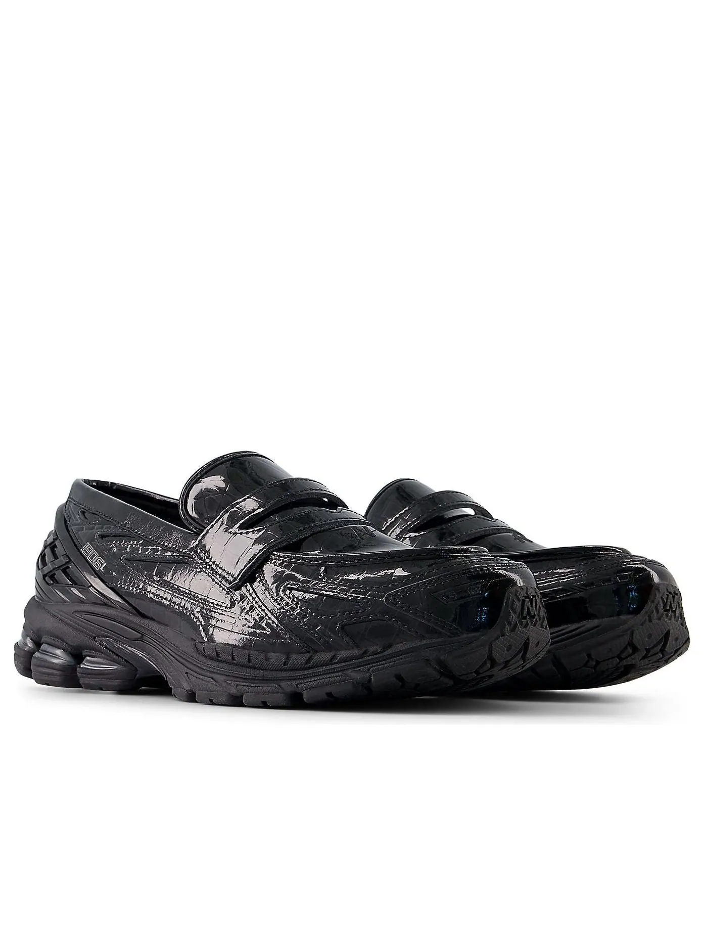 Кроссовки New Balance 1906L 'Black Patent Croc' — изображение 2 из 6, черный