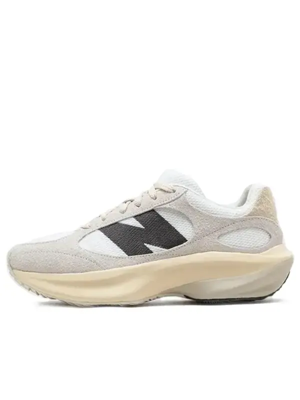 Кроссовки деформированные бегун New Balance — изображение 1 из 4, бежевый