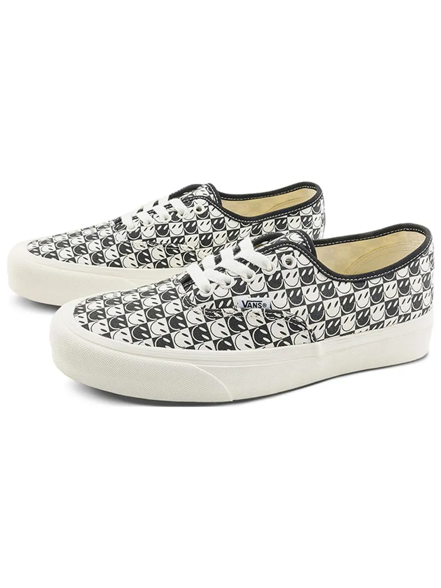 Кеды Vans Classic Checkerboard Slip-On Shoe 'Black White' — изображение 2 из 4, белый