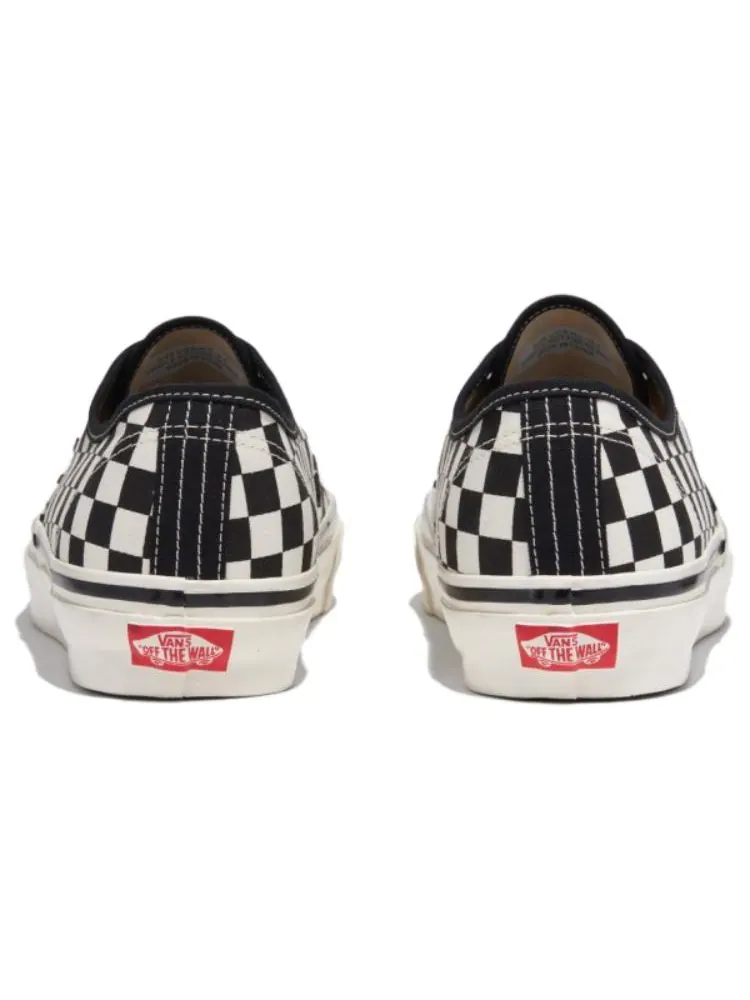 Кроссовки Vans Authentic Checkerboard 'Black White' — изображение 4 из 5, черный