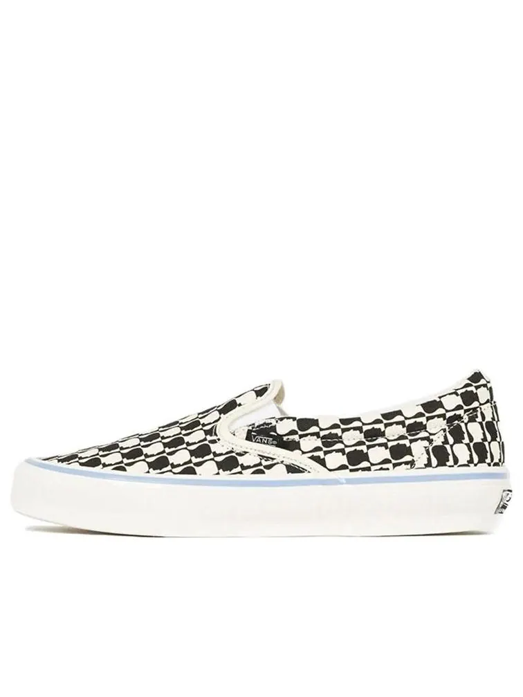 Кеды Vans Brain Dead x OG Classic Slip-On LX 'Black White Checkerboard' — изображение 1 из 4, белый