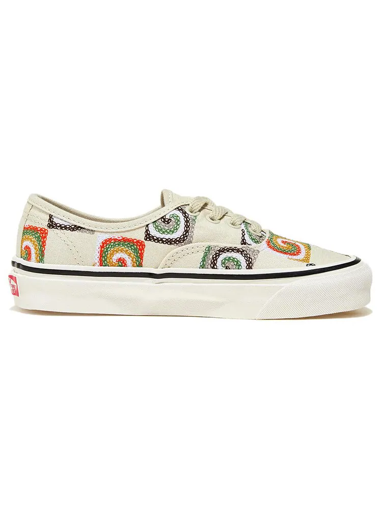 Кеды Vans Authentic 44 Low Top Skateboarding Shoes Unisex White — изображение 2 из 5, белый