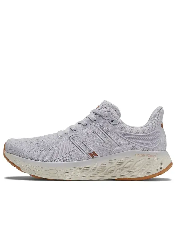 Кроссовки свежая пена x 1080v12 лаунж вокруг New Balance — изображение 1 из 4, серый/фиолетовый