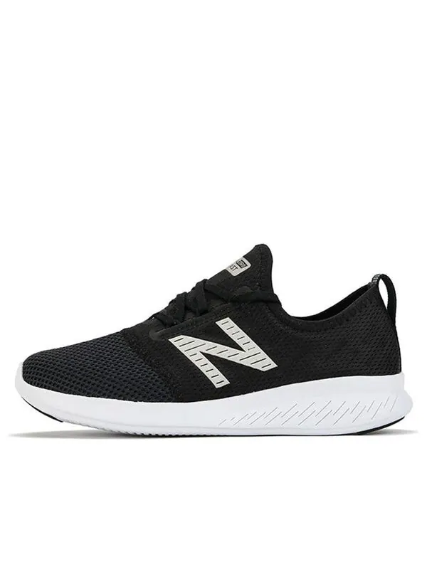 Кроссовки fuelcore coast v4 New Balance — изображение 1 из 4, черный/белый