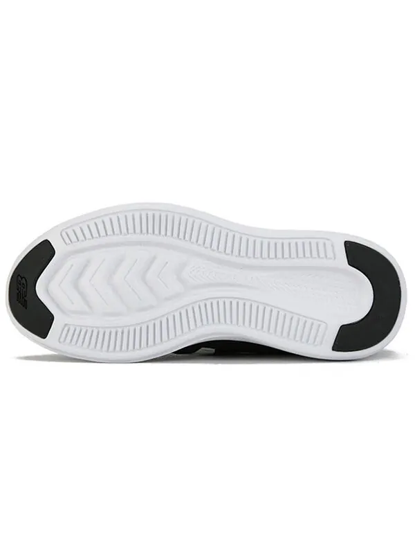 Кроссовки fuelcore coast v4 New Balance — изображение 4 из 4, черный/белый