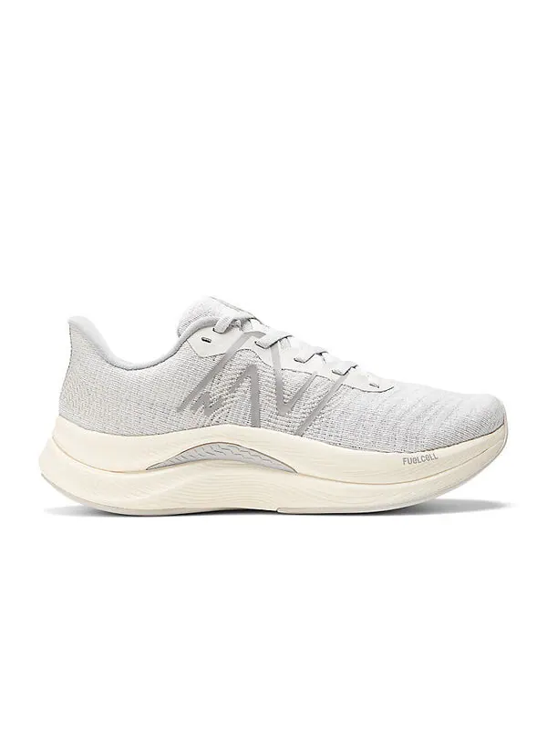 Кроссовки fuelcell propel v4 New Balance — изображение 2 из 4, серый
