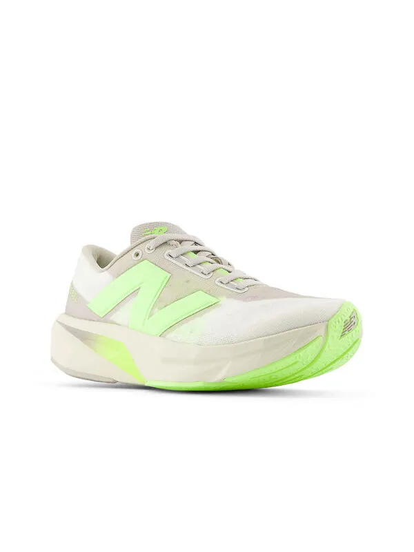 Кроссовки fuelcell rebel v4 New Balance — изображение 3 из 4, бежевый/белый/зеленый
